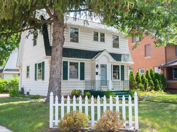 1030 Glenview AVENUE, Wauwatosa, WI 53213