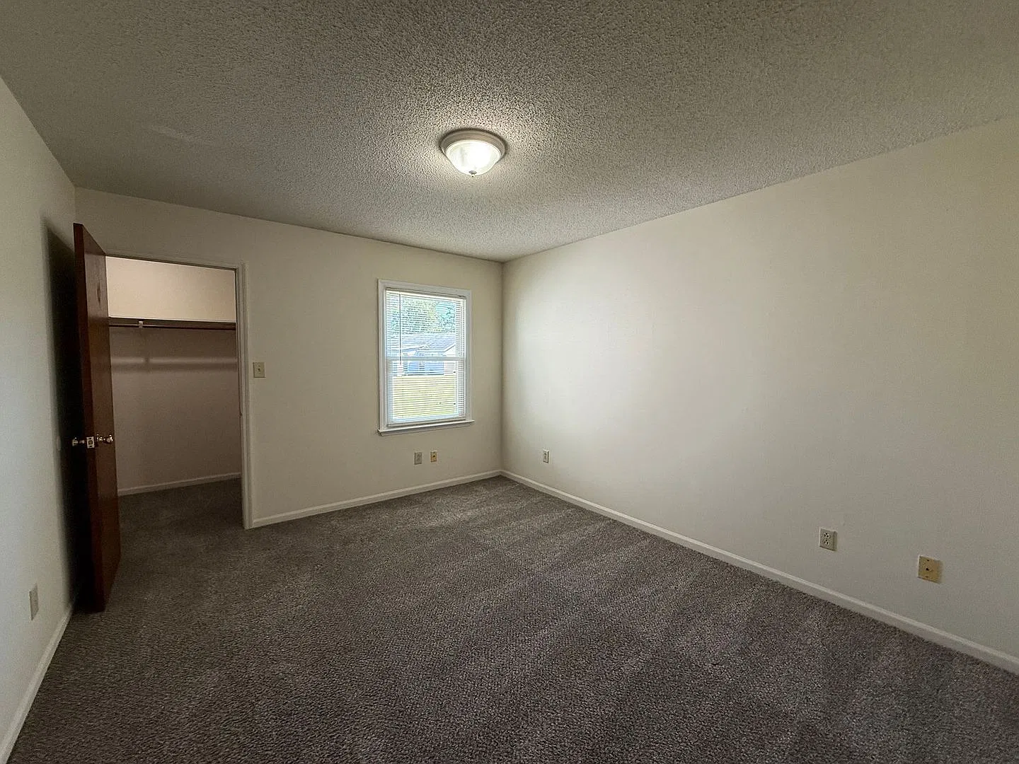 2 bedroom, 1 bath duplex — Photo 4