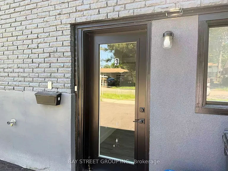 69 Blythwood Rd N #3 — Photo 2
