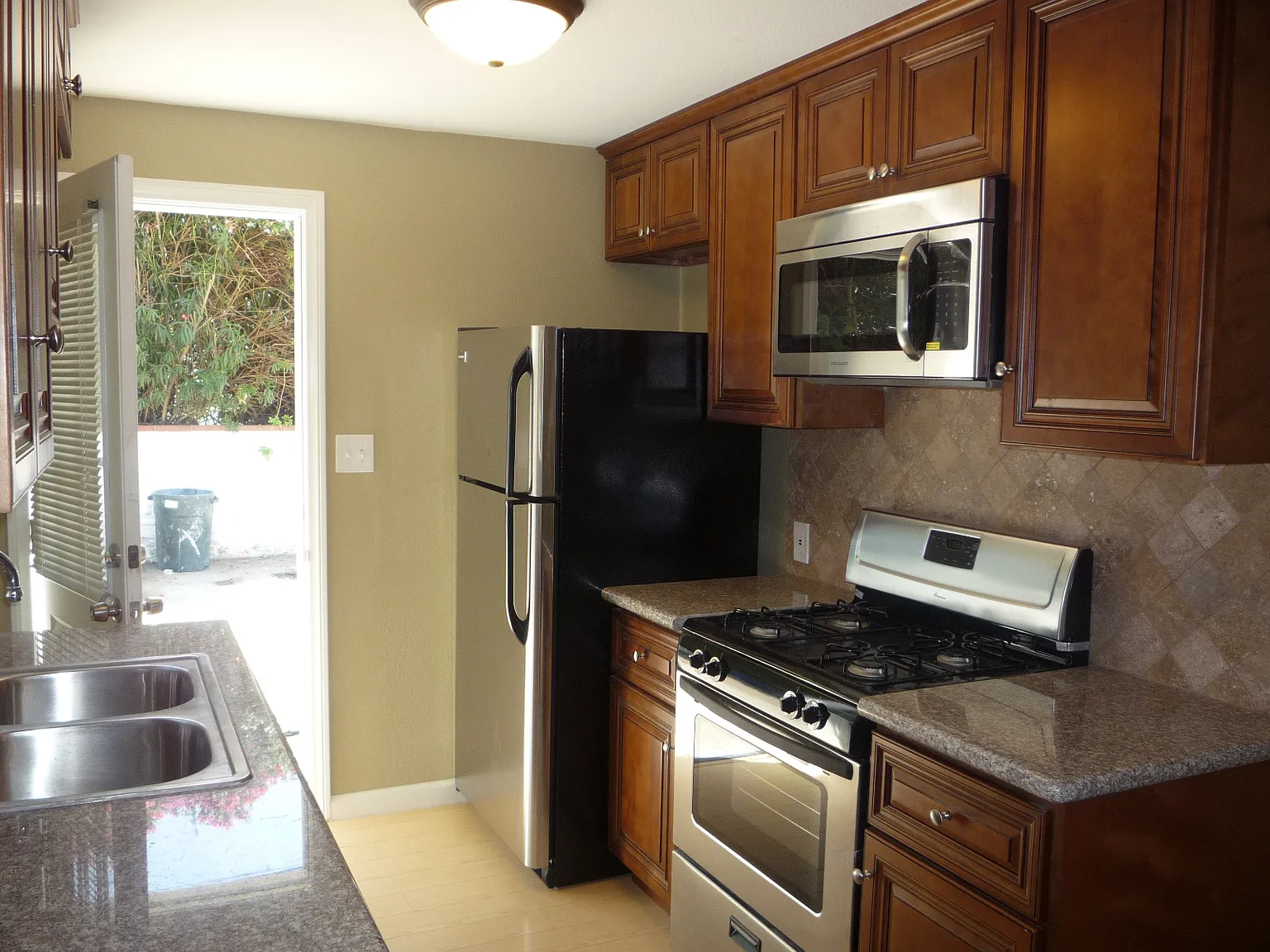 1 bed, 400 sqft, $2,200 — Photo 1