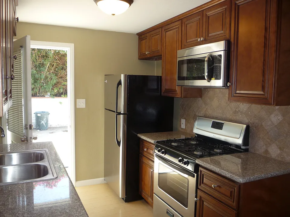 170 W Elm Ct
