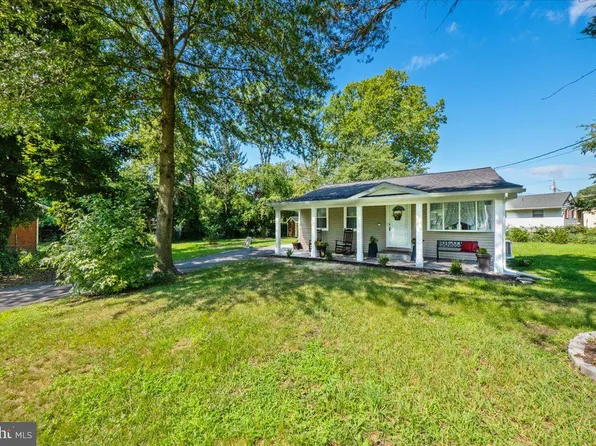 31 W Phoenix Ave, Lawnside, NJ 08045