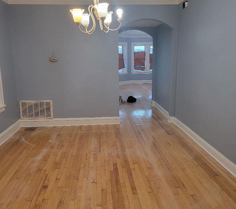 2nd image of 6126 N Rockwell St
