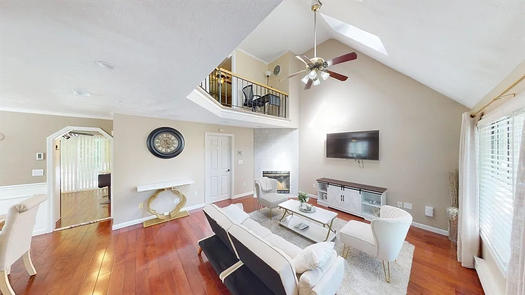 3 bed, 2.5 bath, 1368 sqft, $3,200 — Photo 3