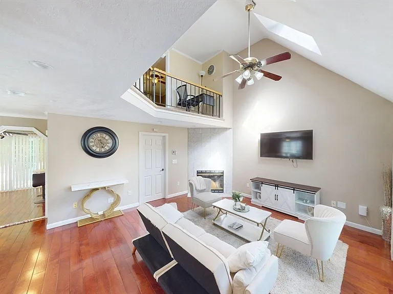 1 Jonathan Cir — Photo 3