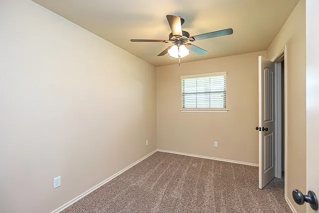 741 N Dallas Ave — Photo 25