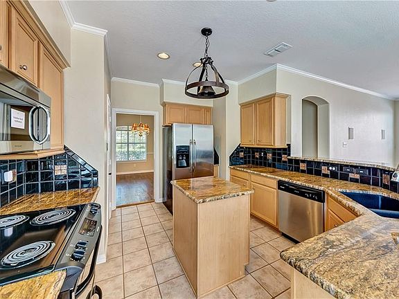 5th image of 510 Truax Dr
