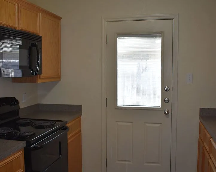 205 Coby Dr — Photo 5