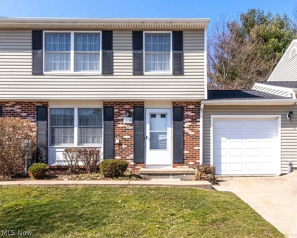 7373 N Chestnut Commons Dr photo 1