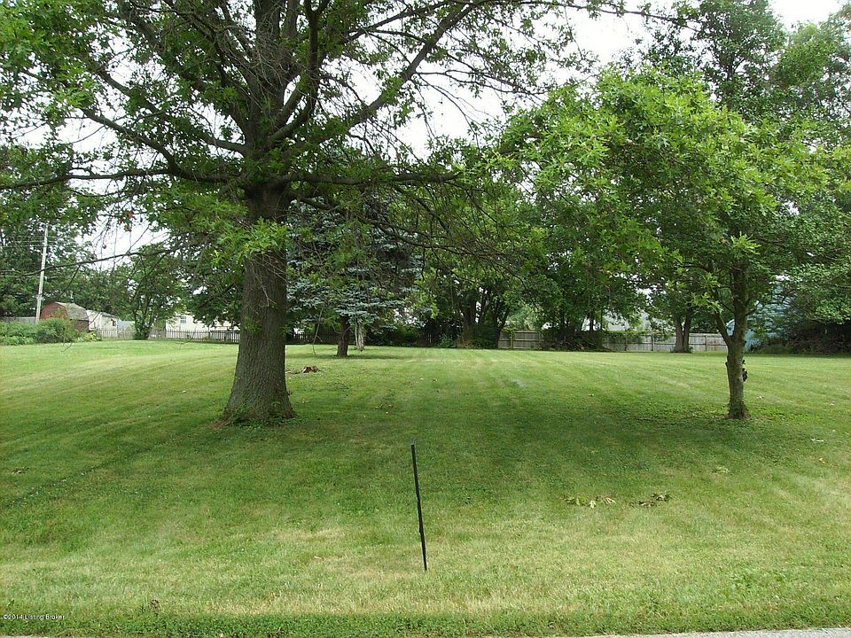 1st image of 213 Lakeshore Dr #C