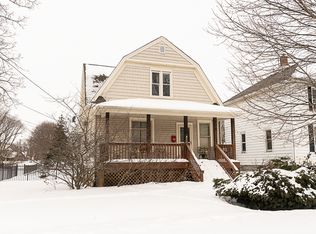 905 Tappan St, Woodstock, IL 60098