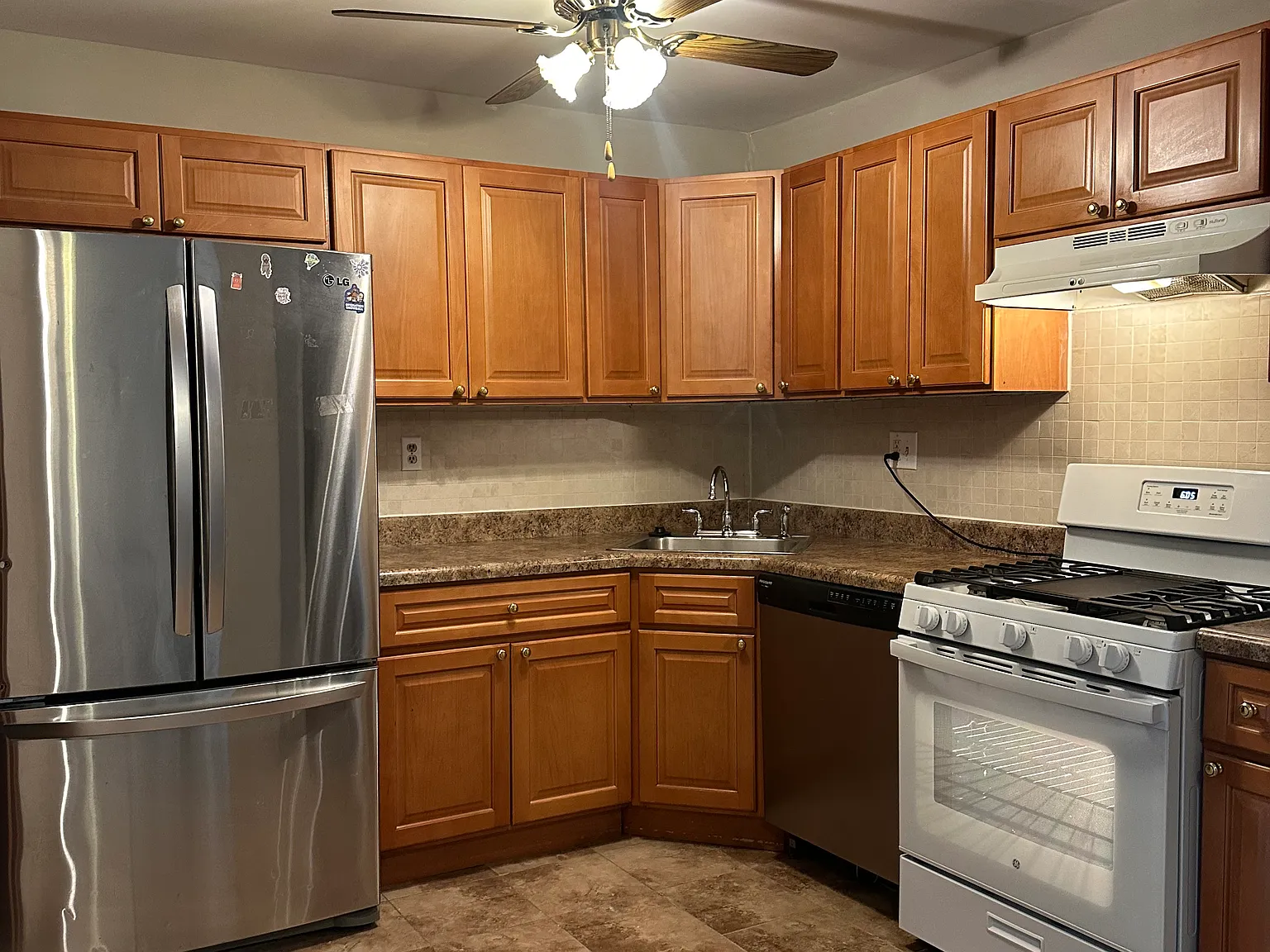 2 bed, 1000 sqft, $1,650 — Photo 2