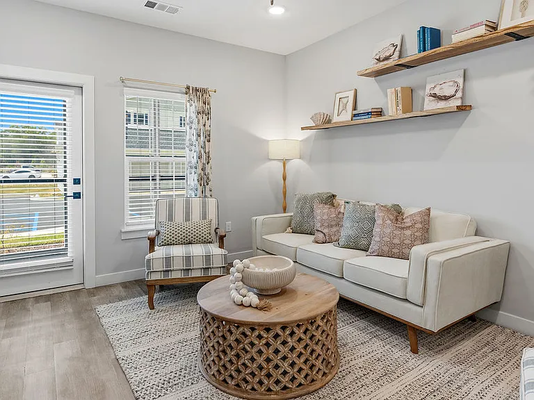 Zephyr Apartments — Photo 9