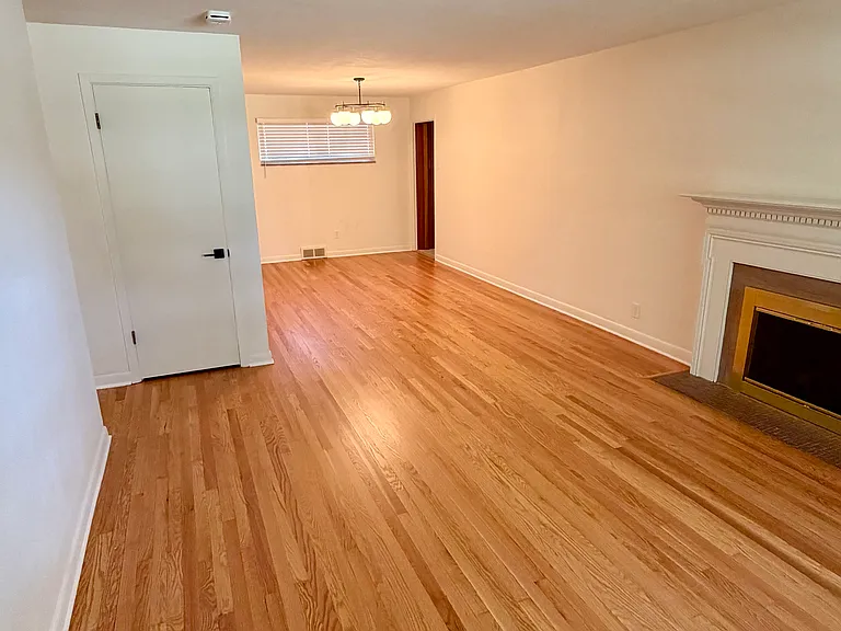 715 Kirkshire Dr — Photo 7