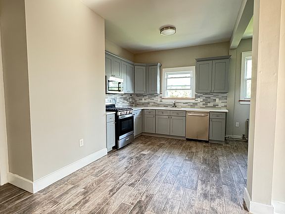 4th image of 84 Malone Ave Floor 2