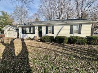 2333 S Pine St, Centralia, IL 62801