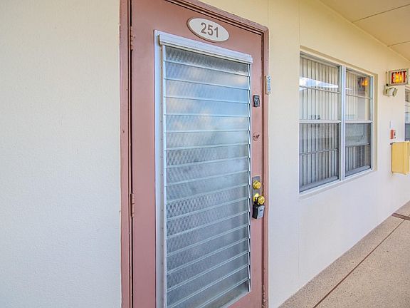 3rd image of 251 Preston F #251