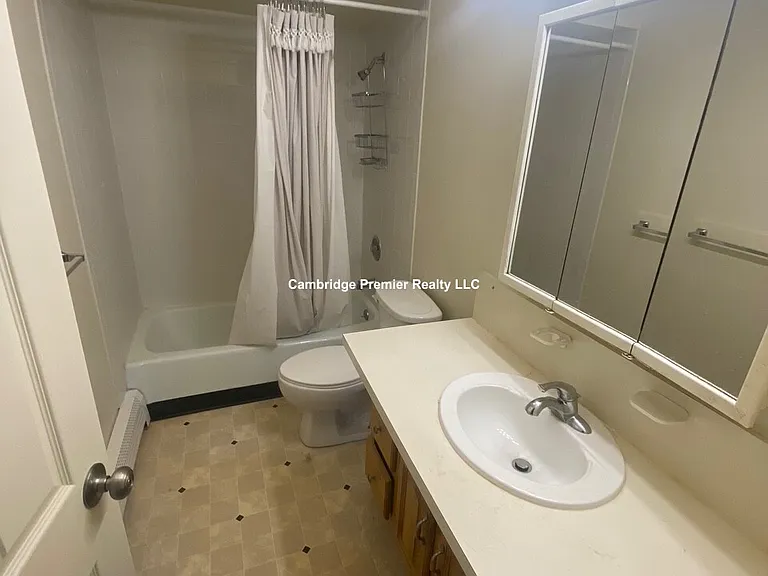148 Sycamore St #10 — Photo 3