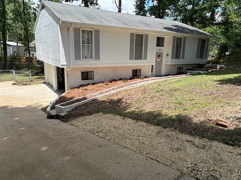 908 Crawford Cir — Photo 1