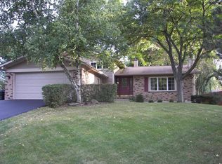 2413 Rose Tree Ln, Lindenhurst, IL 60046
