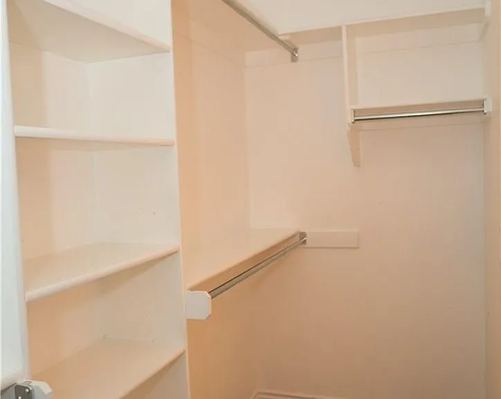 2410 S Forest Hls — Photo 20