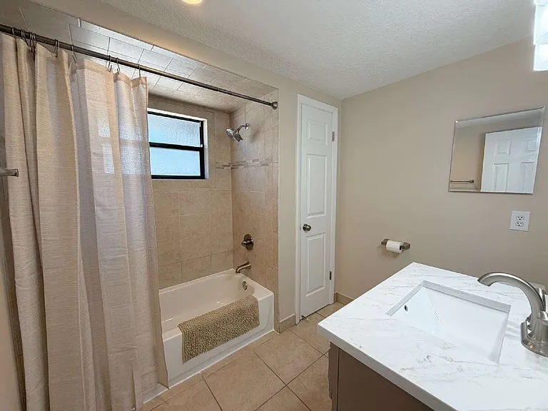 7421 Isle Dr — Photo 9