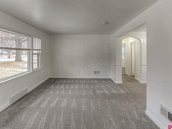 4th image of 3121 S 42nd St