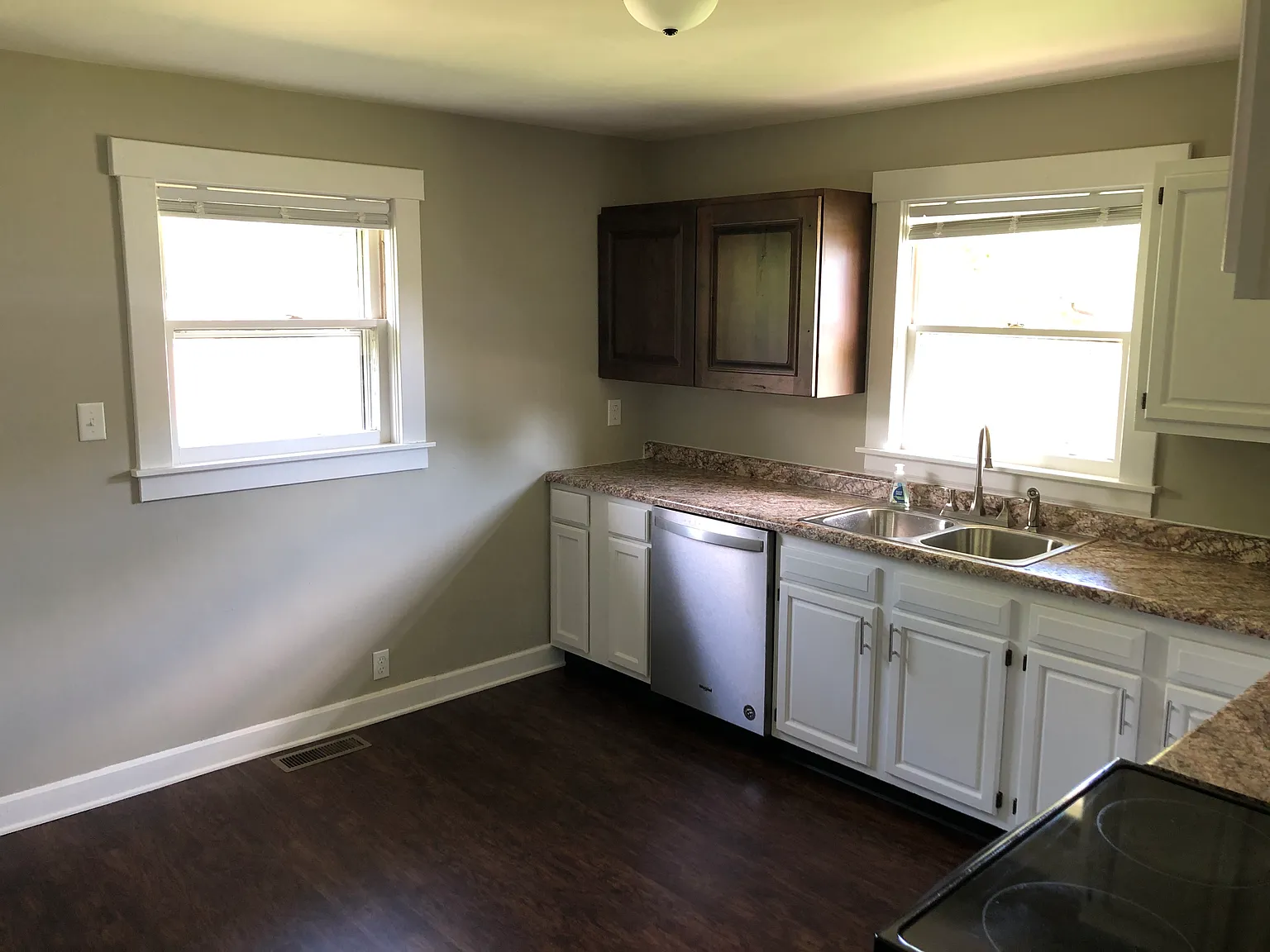 1 bed, 750 sqft, $1,200 — Photo 2