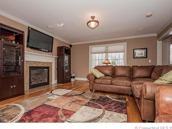3rd image of 23 Troutwood Dr