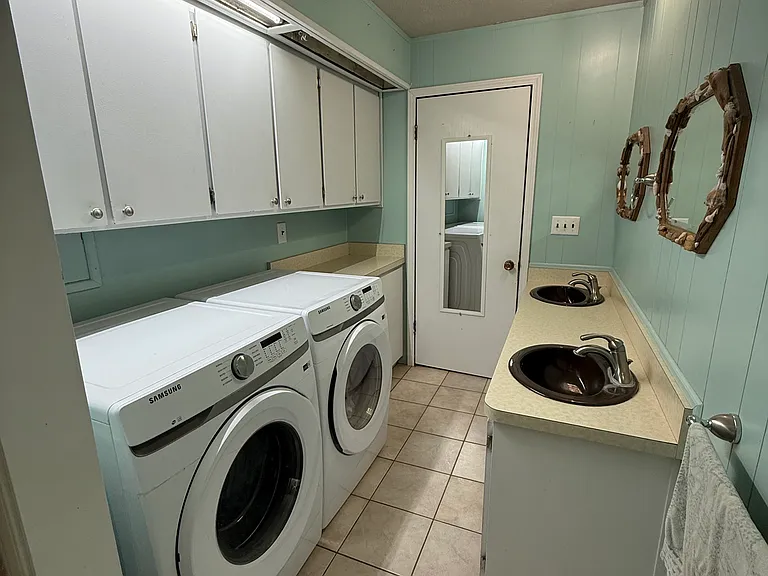 881 E Shore Dr — Photo 7