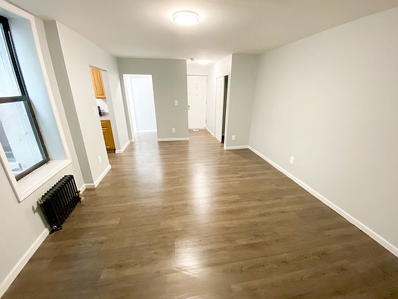 4th image of 940 Bronx Park S APT 1D