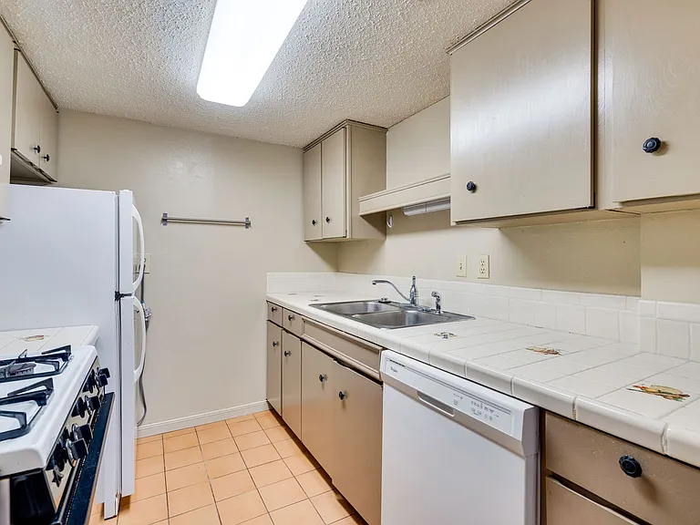 1800 Lavaca St #214 — Photo 17