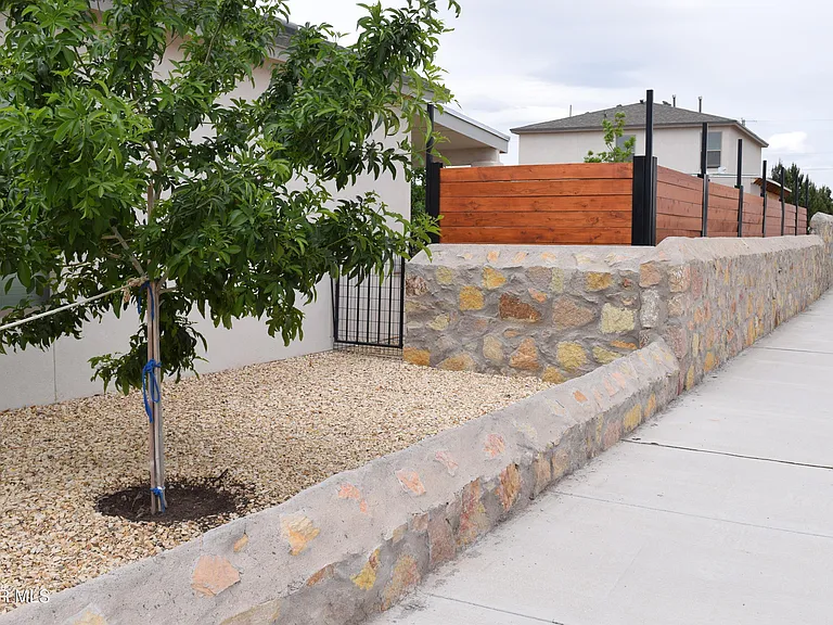 355 Sol Ct — Photo 8