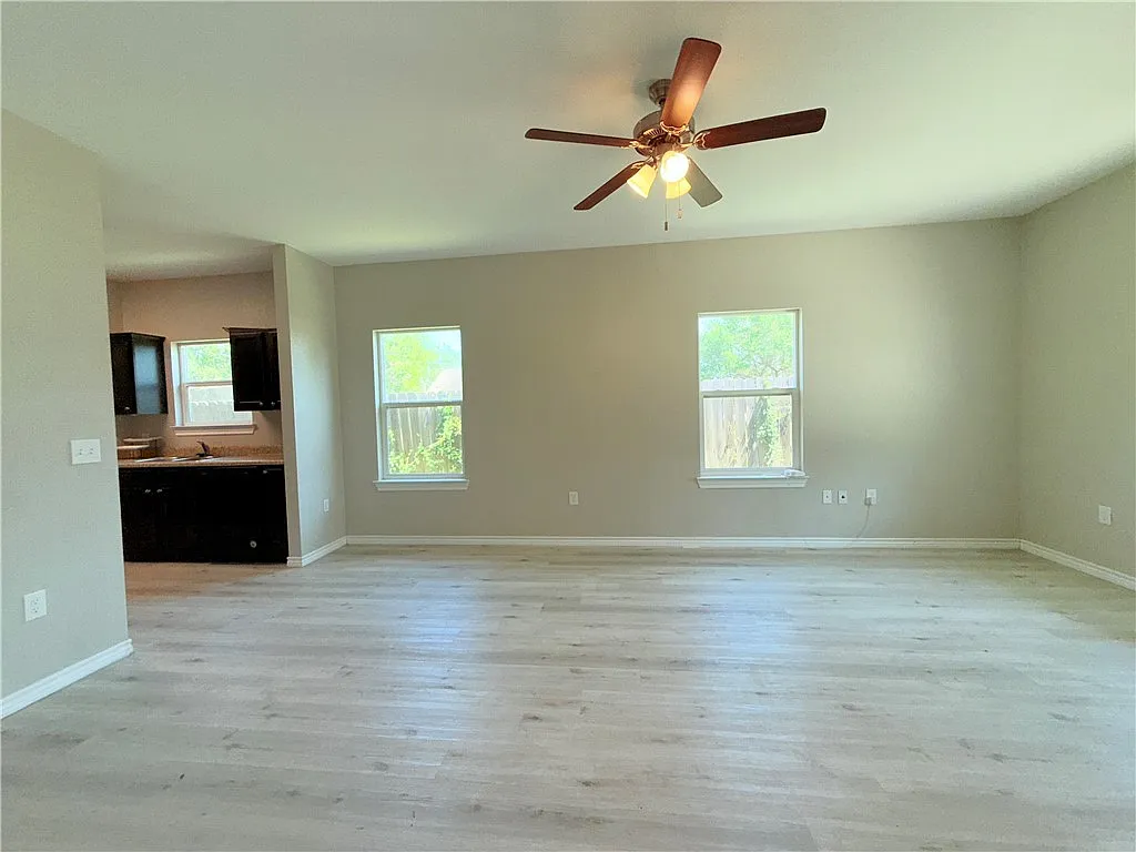 3 bed, 2.0 bath, 1476 sqft, $1,750 — Photo 3
