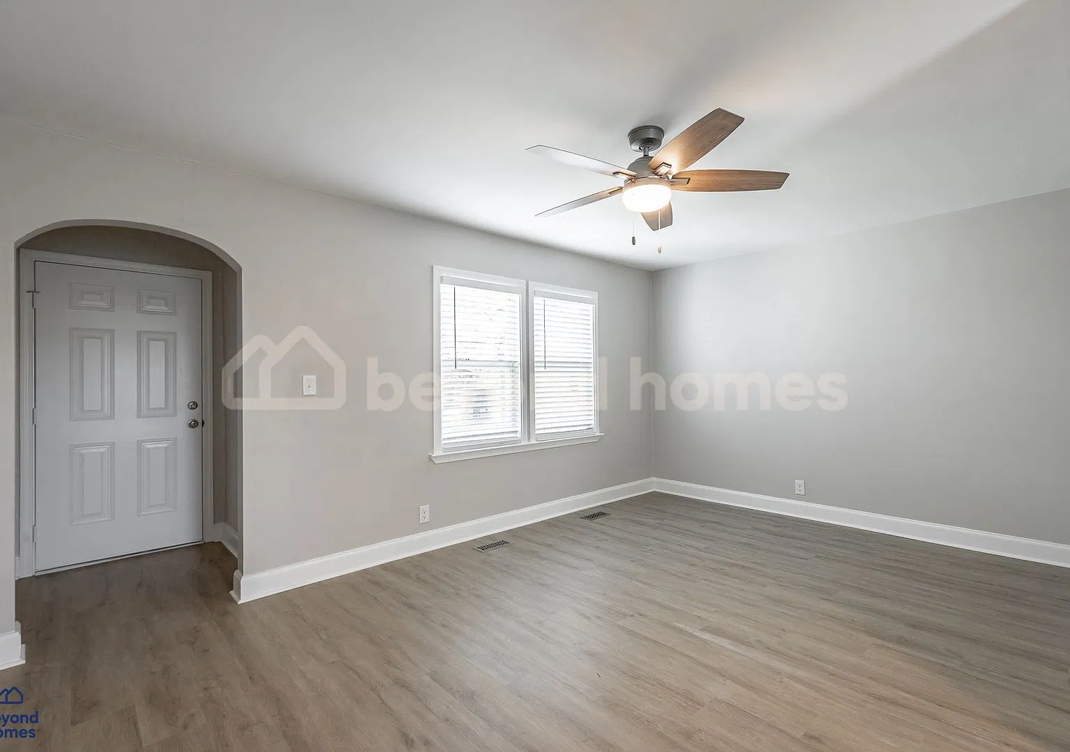 Beautiful and Newly Renovated 3 bedroom / 2 full bath home in East Ridge! — Photo 2