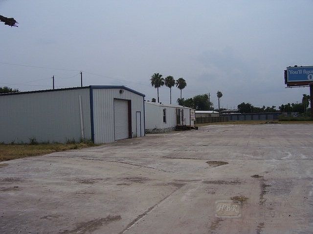 1st image of 800 E Expressway 83