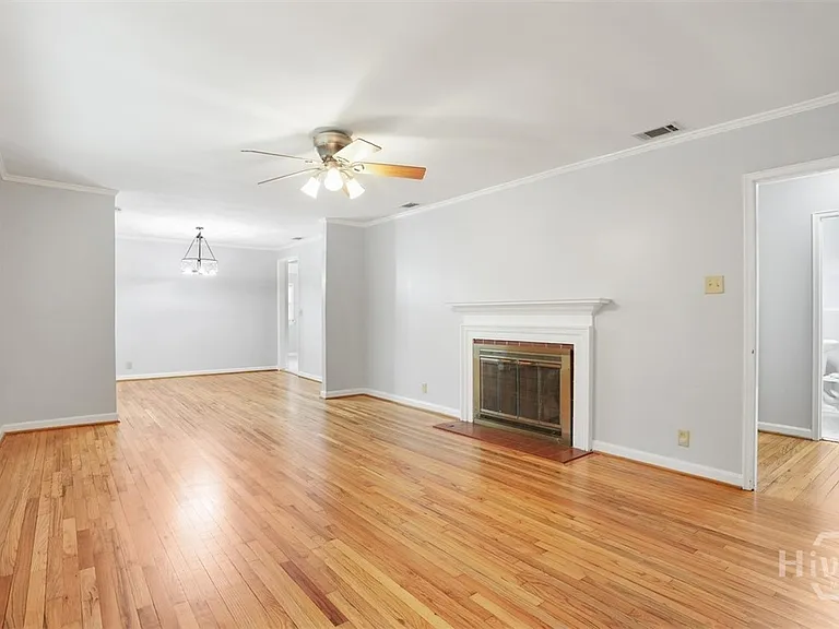 317 Oxford Dr — Photo 4