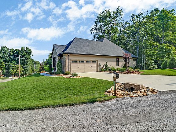 5th image of 21 Oakcrest Cir