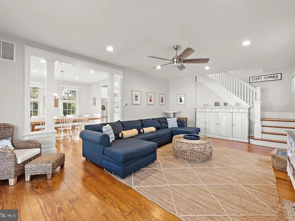 112 8th St, Beach Haven, NJ 08008