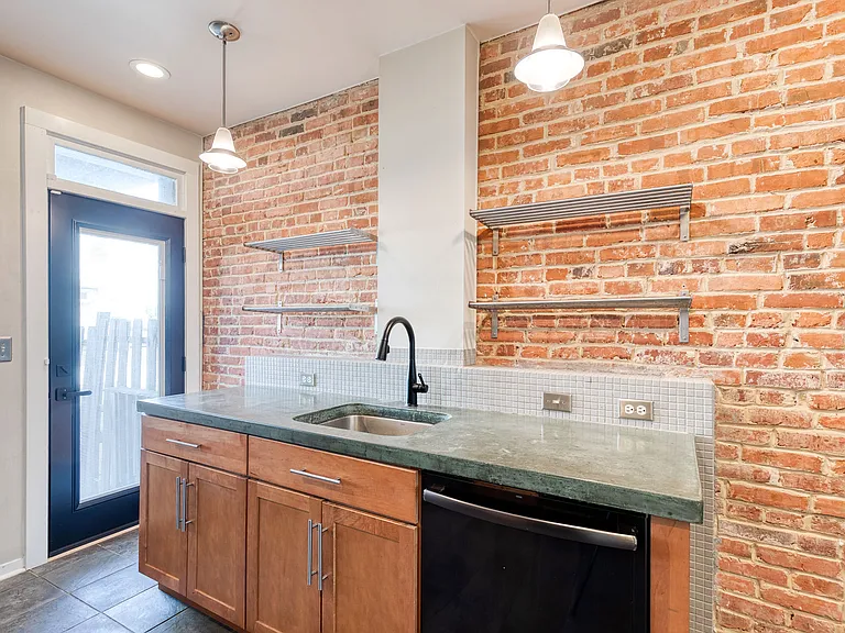 112 N Streeper St — Photo 10