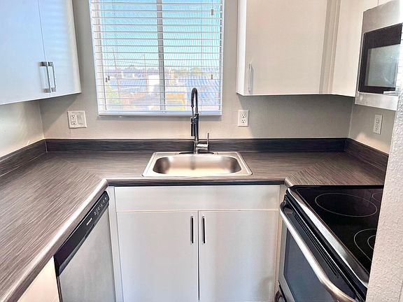 3rd image of 2936 N 34th Pl APT 29