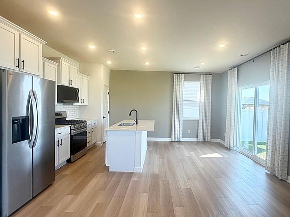 5th image of 10634 Hinton Ave S