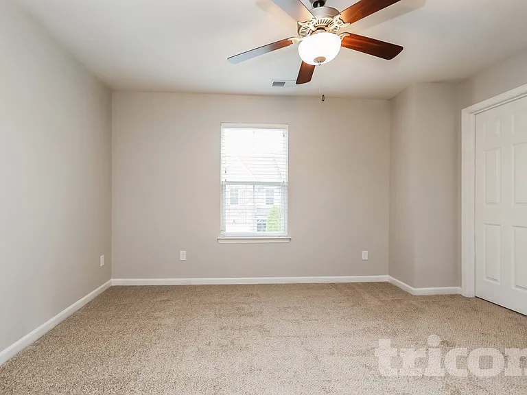 403 Riverwood Ct — Photo 8