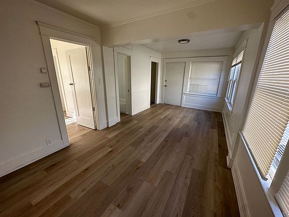 3rd image of 1119-1125 N Loma Vista Dr #1123