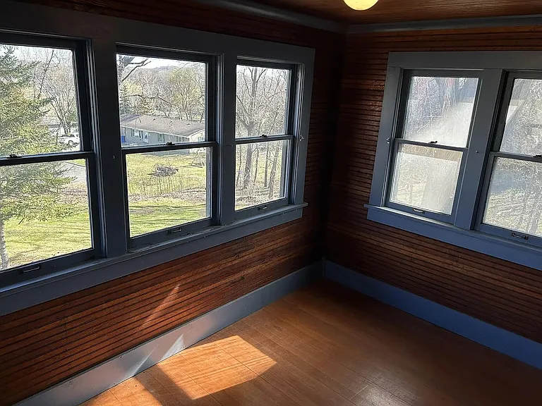 341 Parker Ave E — Photo 8