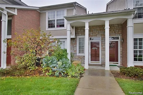 5445 Pine Aires Dr #124 Photo 1
