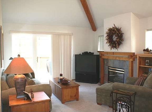 4th image of 950 Golden Pheasant Dr