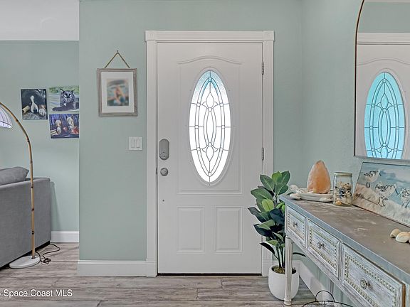 4th image of 108 Holiday Ln