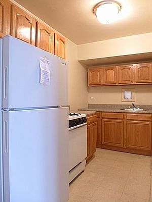 4th image of 465 E 7th St APT 3A