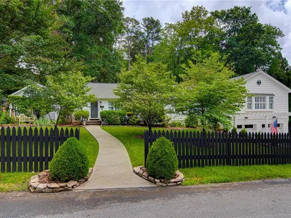 1015 Van Hoy Ave, Winston Salem, NC 27104